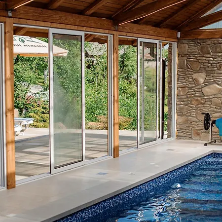 екосадиба пан атаман 아파트호텔 3*